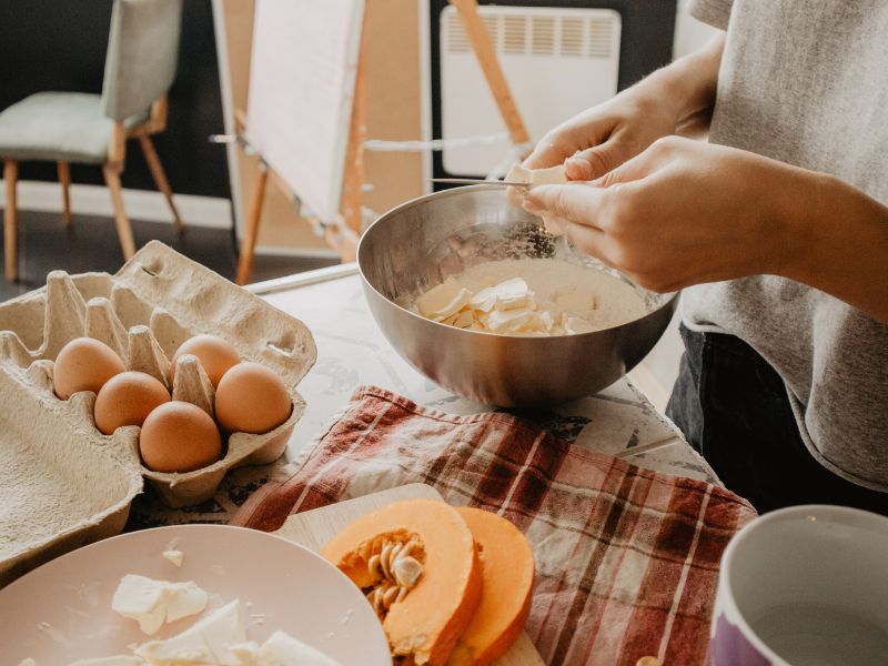 Chuẩn bị các nguyên liệu để làm bánh phông lan